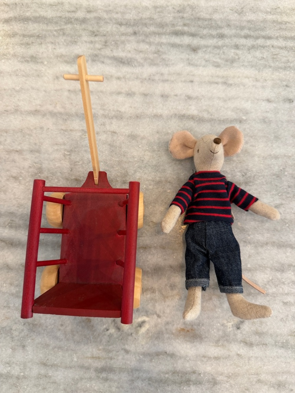 Retired Maileg Dad Mouse with Red Wooden Wagon - Picture 3 of 6